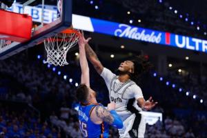 卡斯尔：球队遭遇伤病确实很艰难 看到队友因伤退场更会激励自己